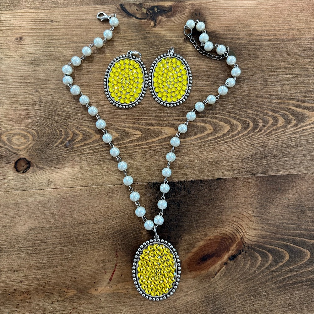 Elegant Yellow and Silver Necklace Set